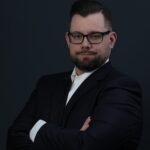 <a href="https://blackcell.ae/peter-szollosi/" target="_blank">Péter Szöllősi</a>